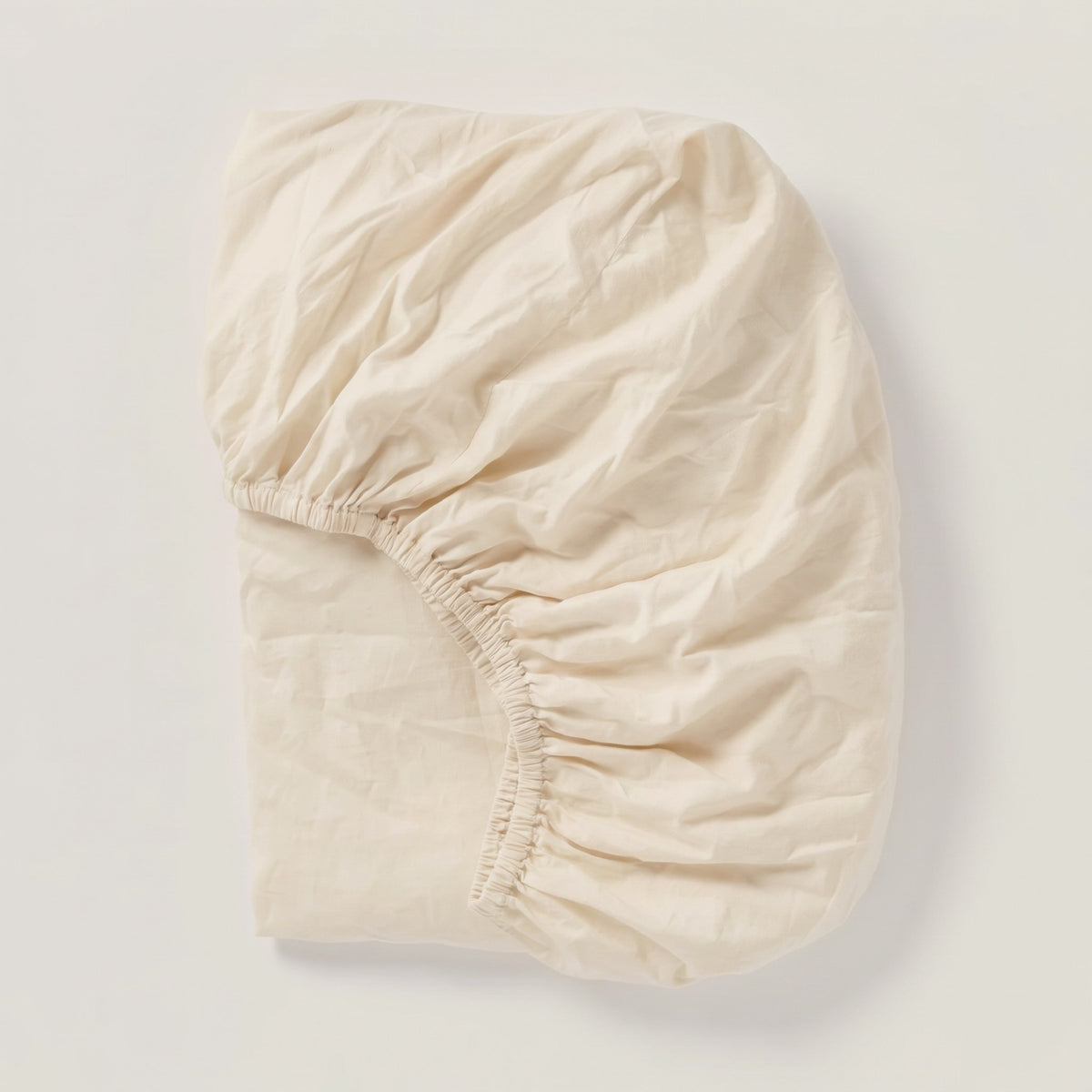 Cearșaf cu elastic TENCEL™ percale, culoarea Angora, cu elastic pe toată marginea, potrivit pentru saltele înalte.
