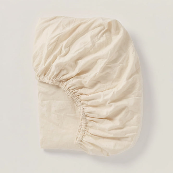 Cearșaf cu elastic TENCEL™ percale, culoarea Angora, cu elastic pe toată marginea, potrivit pentru saltele înalte.