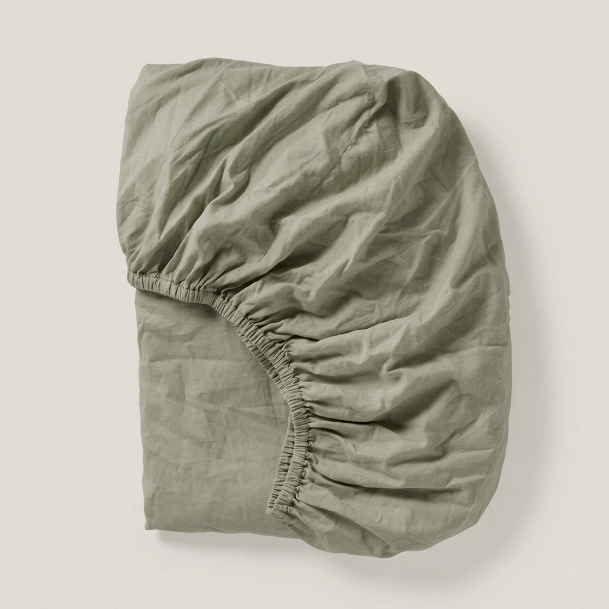 Cearșaf cu elastic TENCEL™ percale, culoarea Laurel Oak, cu elastic pe toată marginea, potrivit pentru saltele înalte.