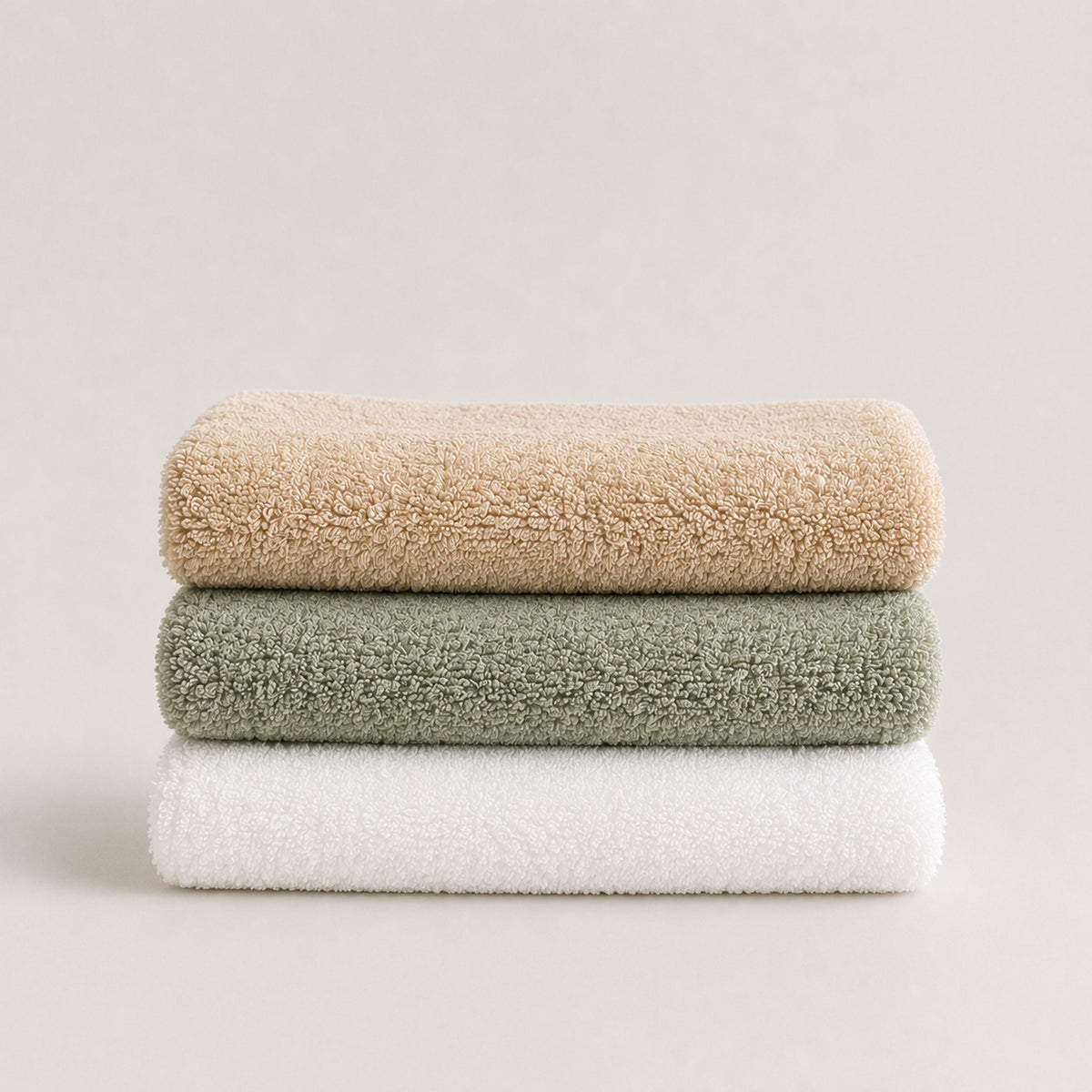 Trei prosoape TENCEL™ și bumbac împăturite, în Angora, Laurel Green și Snow White